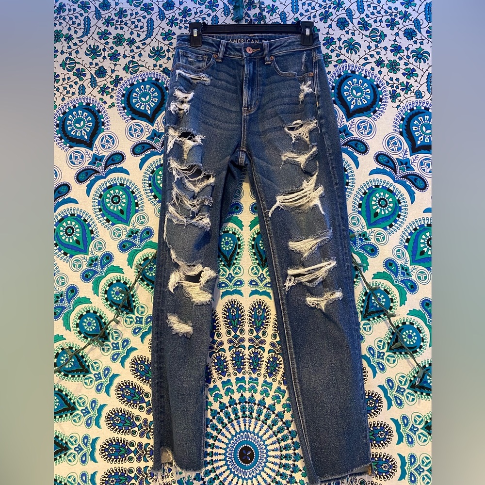 American Eagle distressed mom jeans with designed pockets; size 2